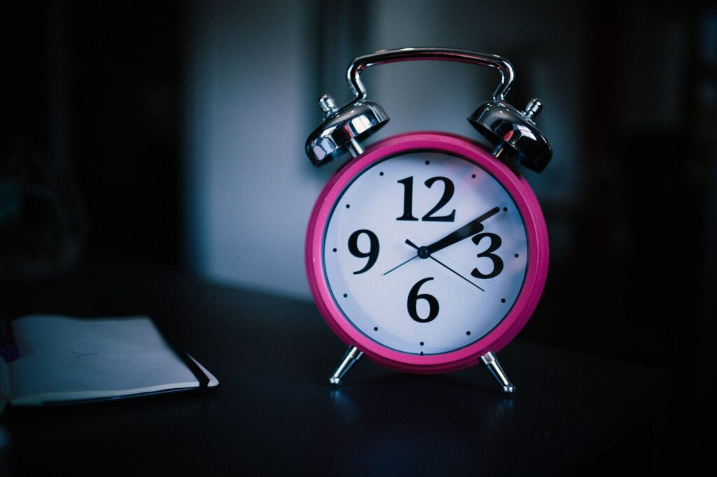 dual-bell alarm clock with pink metal frame